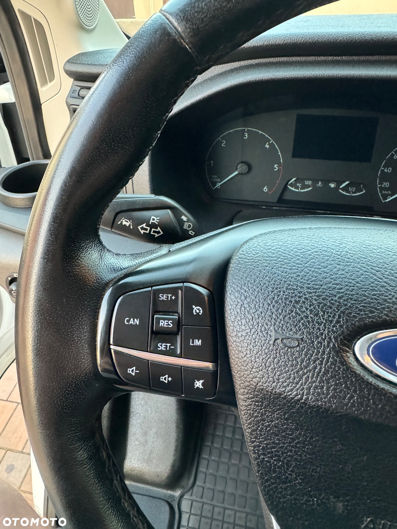 Ford Transit - 32