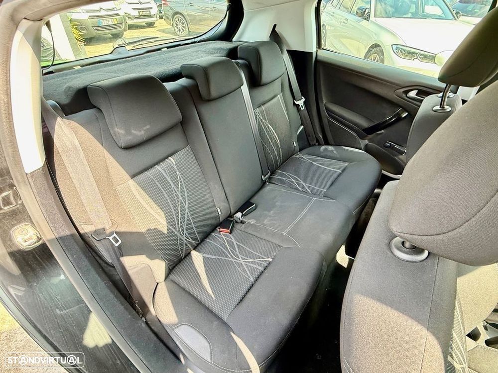 Peugeot 208 1.2 VTi SE Style - 40