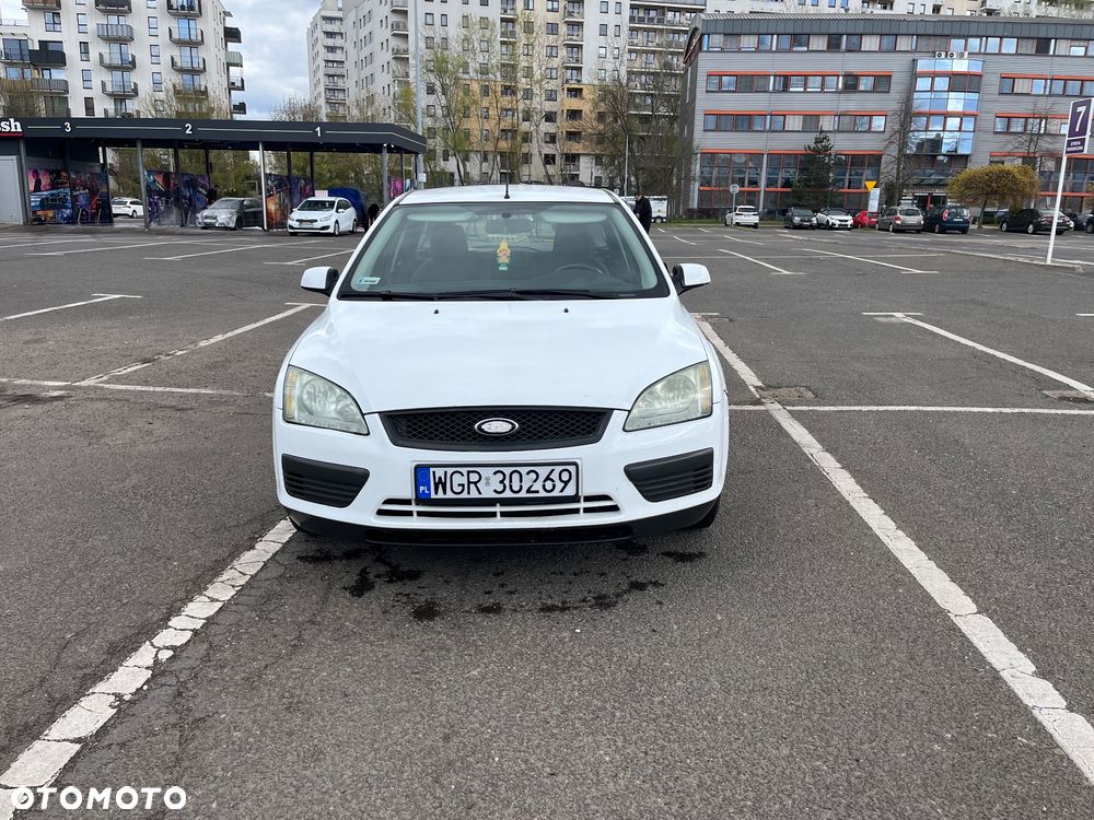 Ford Focus 1.6 Ambiente - 2