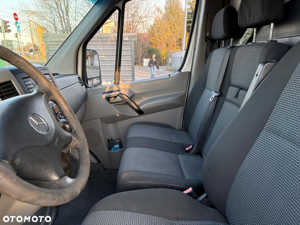 Mercedes-Benz Sprinter - 11