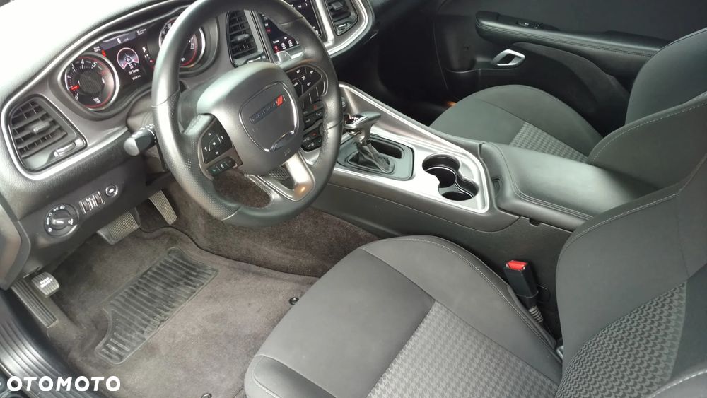 Dodge Challenger - 4