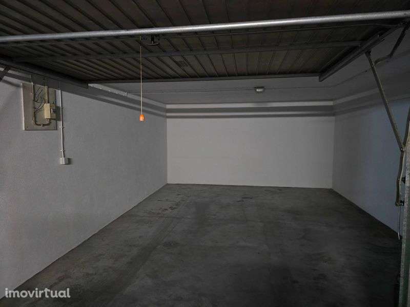 Compra ou alugar - Garagem com bastante espaço - Grande imagem: 2/2
