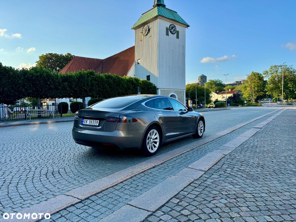 Tesla Model S - 5