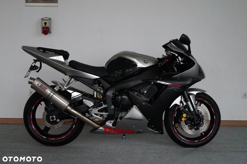 Yamaha R1 - 5