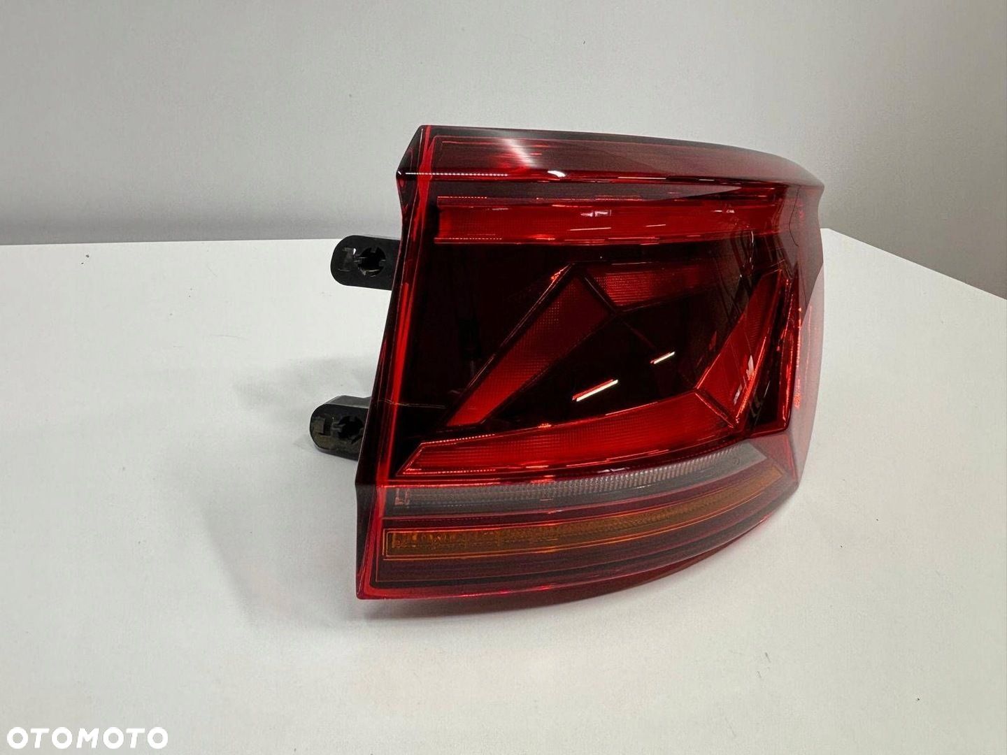 Volkswagen VW Touareg III 3 760 Lampa Prawa Tył Tylna 760945208A - 1