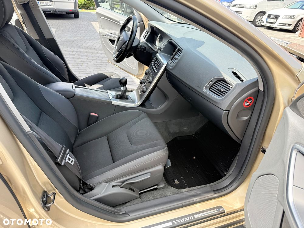 Volvo V60 DRIVe Momentum - 15