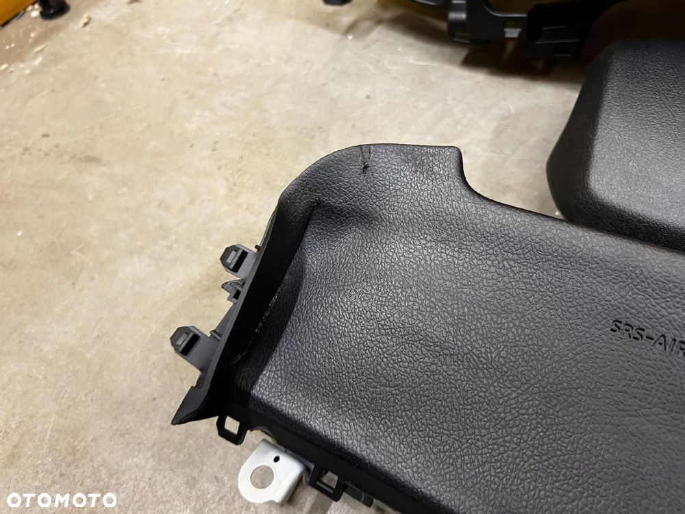 KOMPLET DESKA ROZDZIELCZA KOKPIT KONSOLA 2X PODUSZKI TOYOTA HILUX VIII 8 - 7