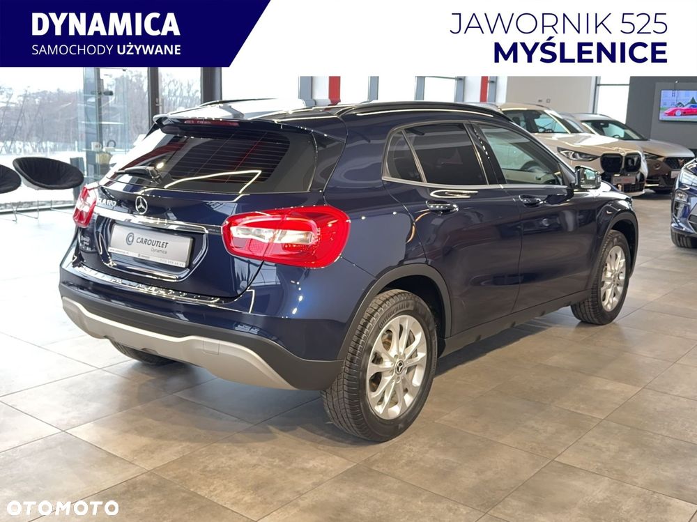 Mercedes-Benz GLA - 9