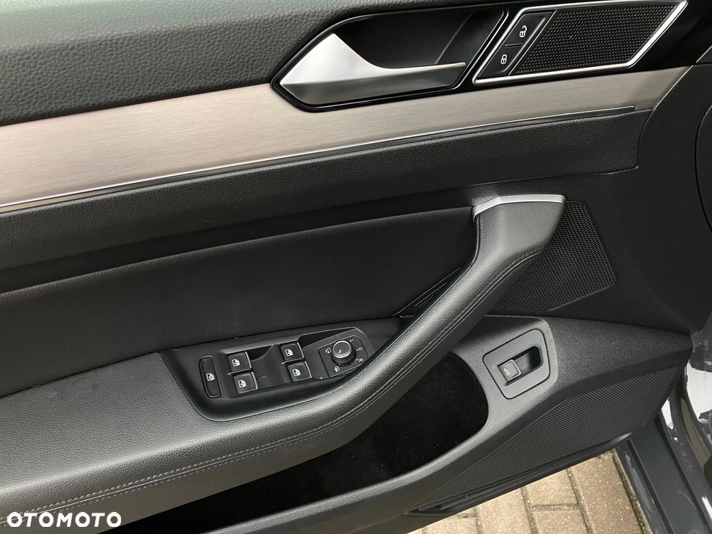 Volkswagen Passat 1.8 TSI BMT Highline DSG - 30