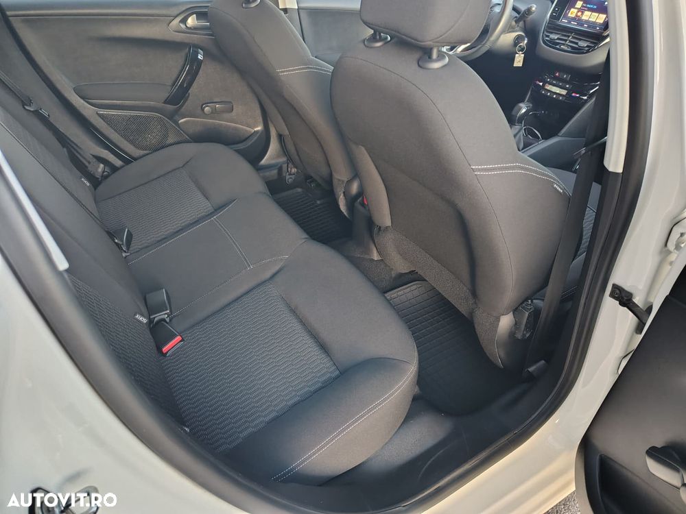 Peugeot 208 1.2 L PureTech Active - 9