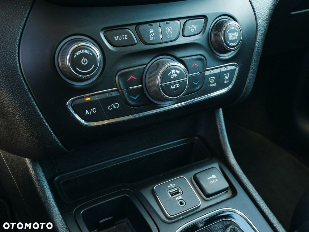 Jeep Cherokee - 20