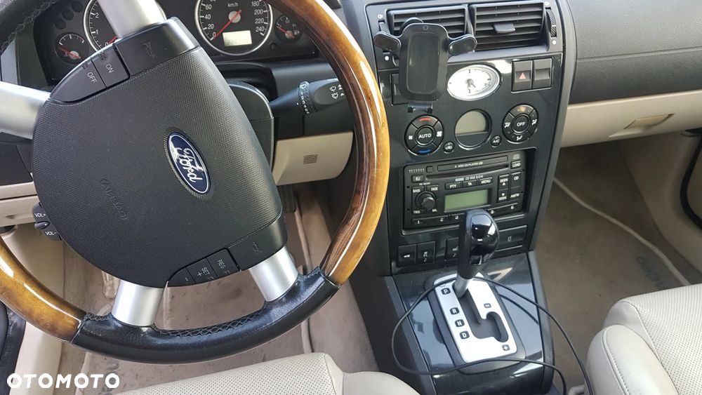Ford Mondeo 2.5 V6 Ghia - 10