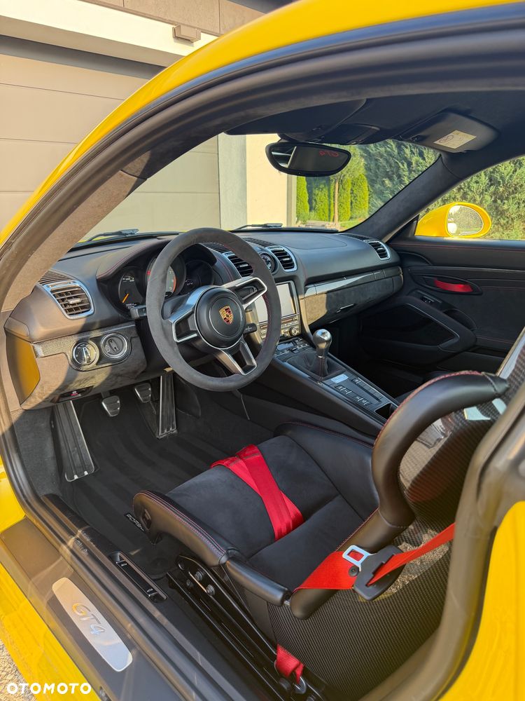 Porsche Cayman GT4 - 7