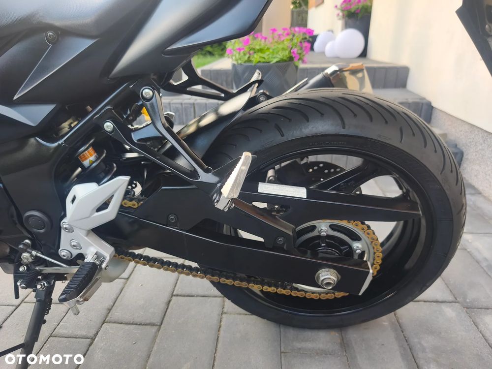 Suzuki GSR - 17
