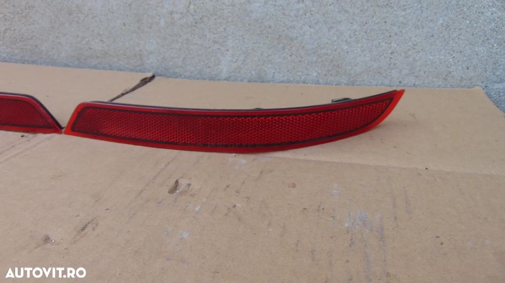 Catadioptru stanga/dreapta bara spate Opel Astra J an 2009-2012 combi/break cod 13282239 - 2