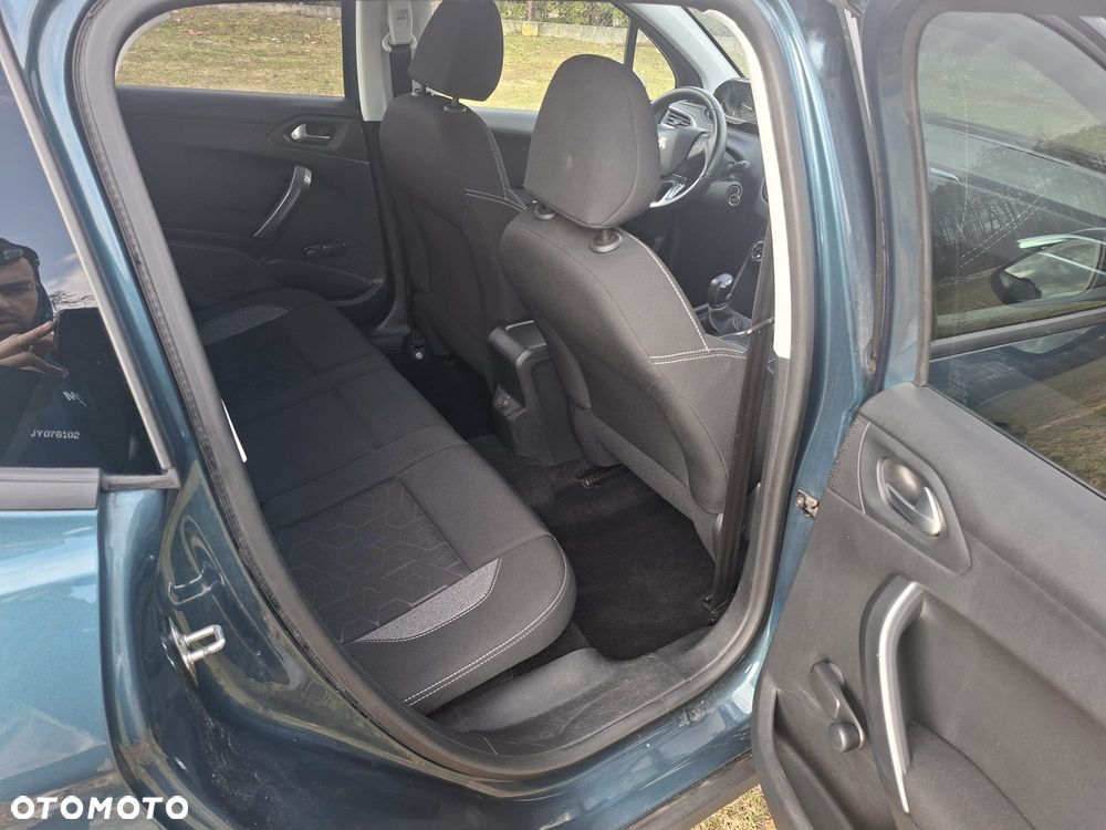 Peugeot 2008 1.6 BlueHDi Active S&S - 11