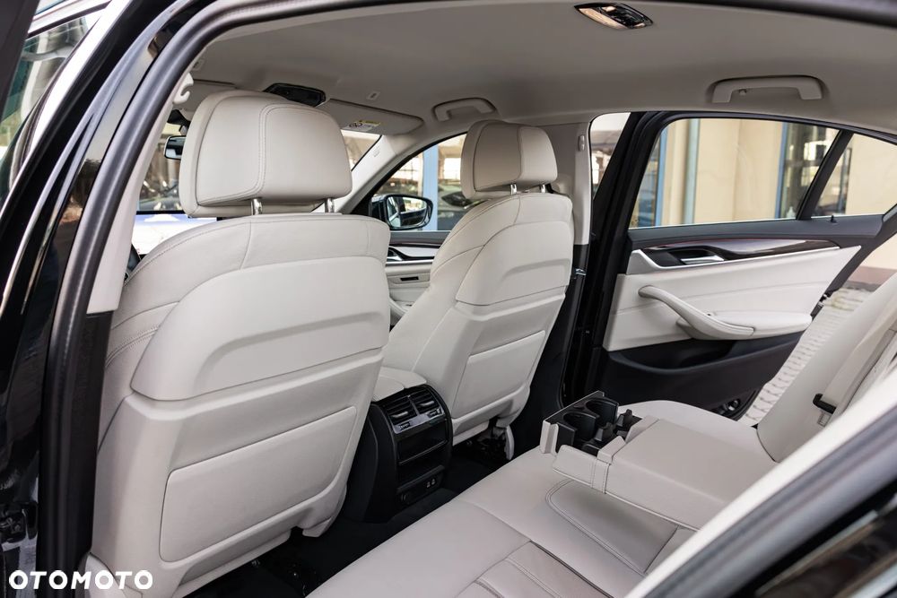 BMW Seria 5 518d mHEV Luxury Line - 32
