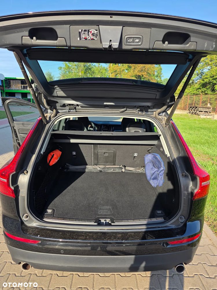 Volvo XC 60 B5 B AWD Momentum - 12