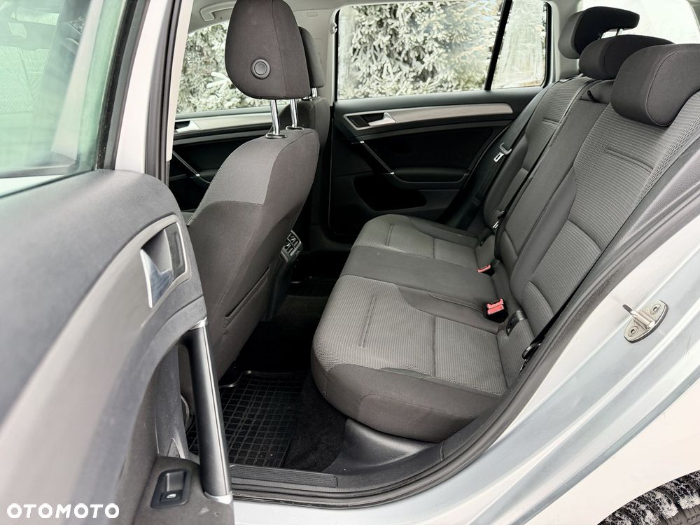 Volkswagen Golf - 10