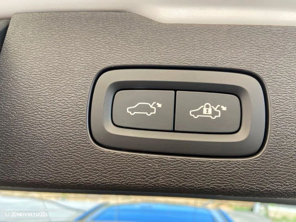Volvo V60 2.0 T6 AWD TE Plus Dark - 17