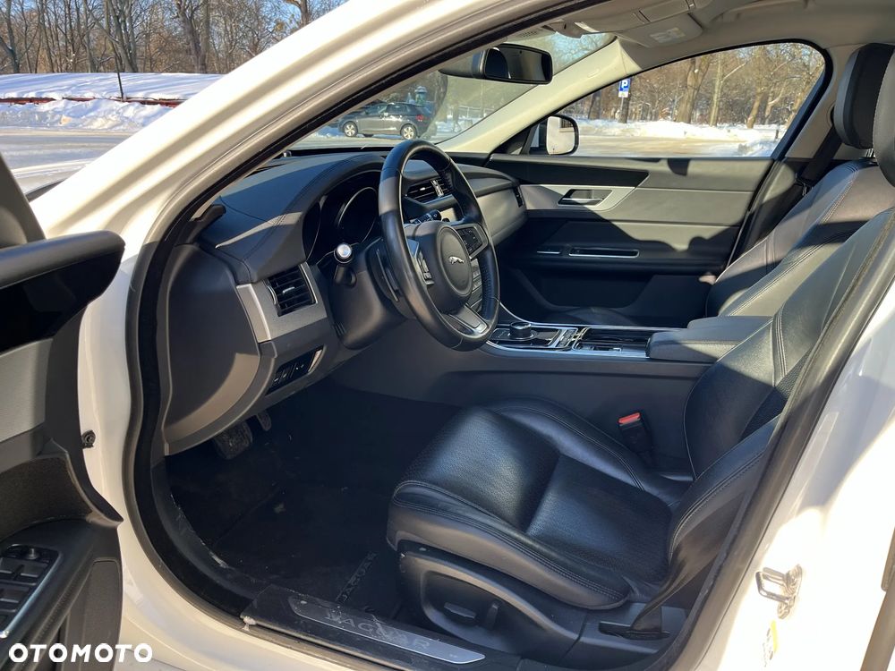 Jaguar XF 2.0 T Prestige - 8