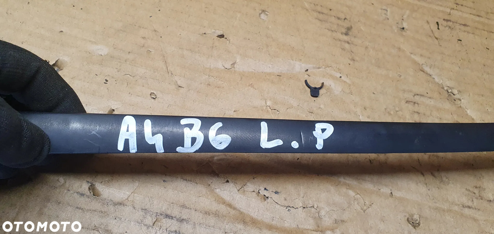 Listwa szyby czołowej lewy przód Audi A4 B6 8E0854327 - 8
