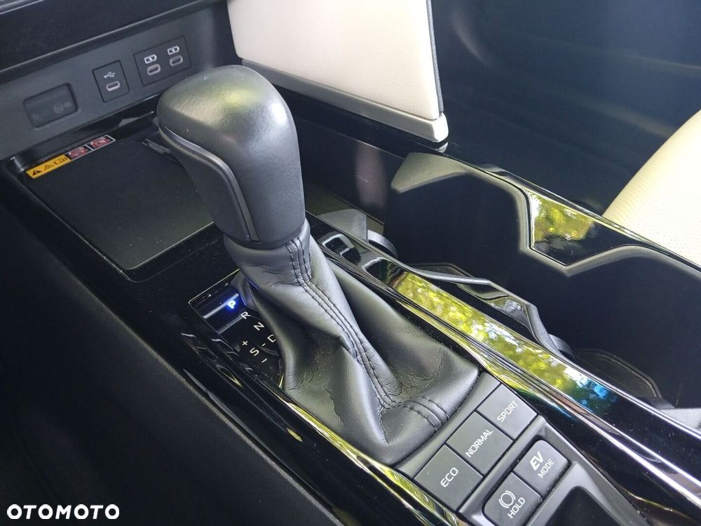 Toyota Camry - 22