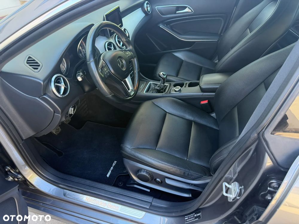 Mercedes-Benz CLA 180 BlueEffICIENCY Edition - 25