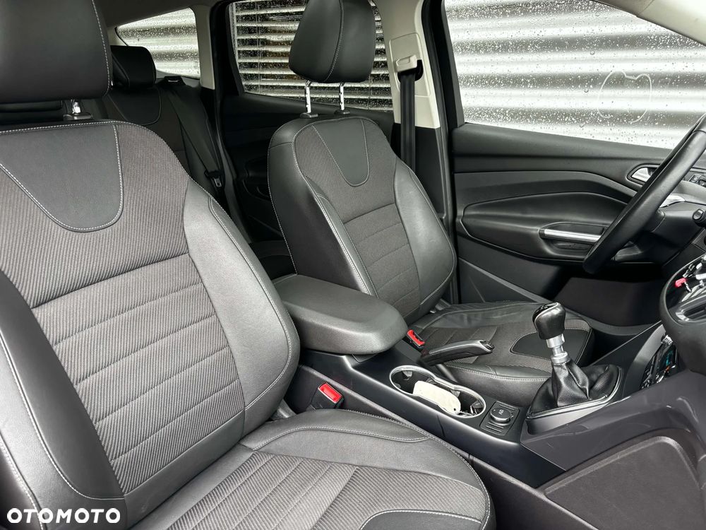 Ford Kuga 2.0 TDCi 2x4 Titanium - 34