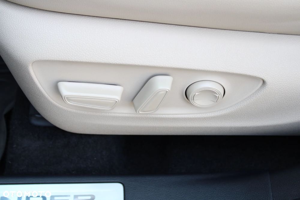 Toyota Highlander 2.5 Hybrid Executive - 27