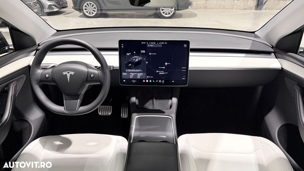 Tesla Model Y Performance Dual Motor AWD - 6