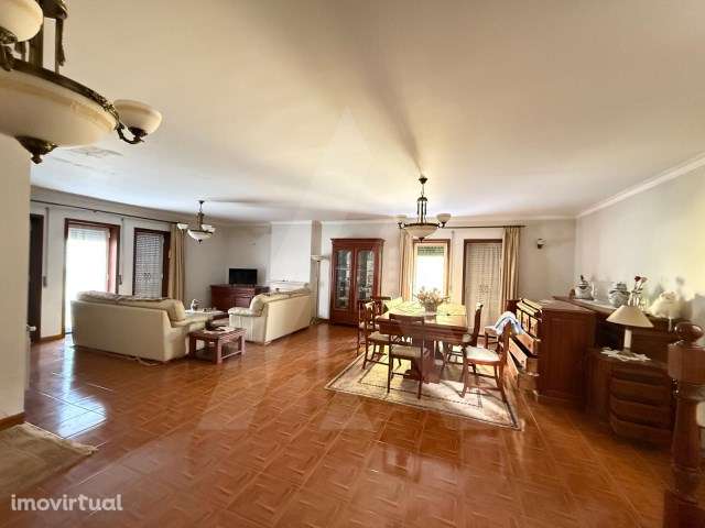 Moradia T3 + 1 a 3 minutos do C. C. Glicínias em Aveiro - Grande imagem: 4/34