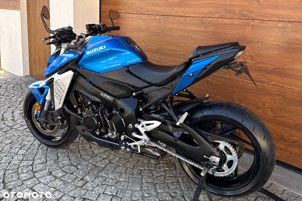 Suzuki GSX - 19