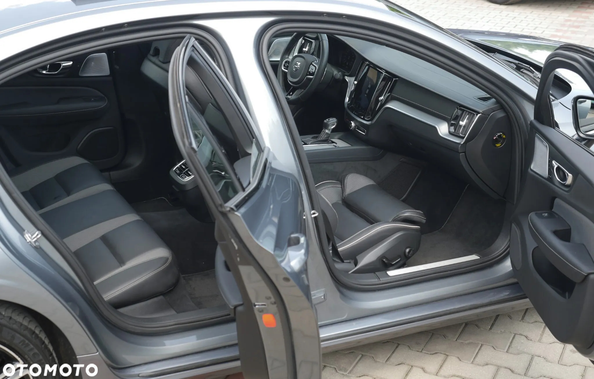 Volvo S60 T5 R-Design - 16