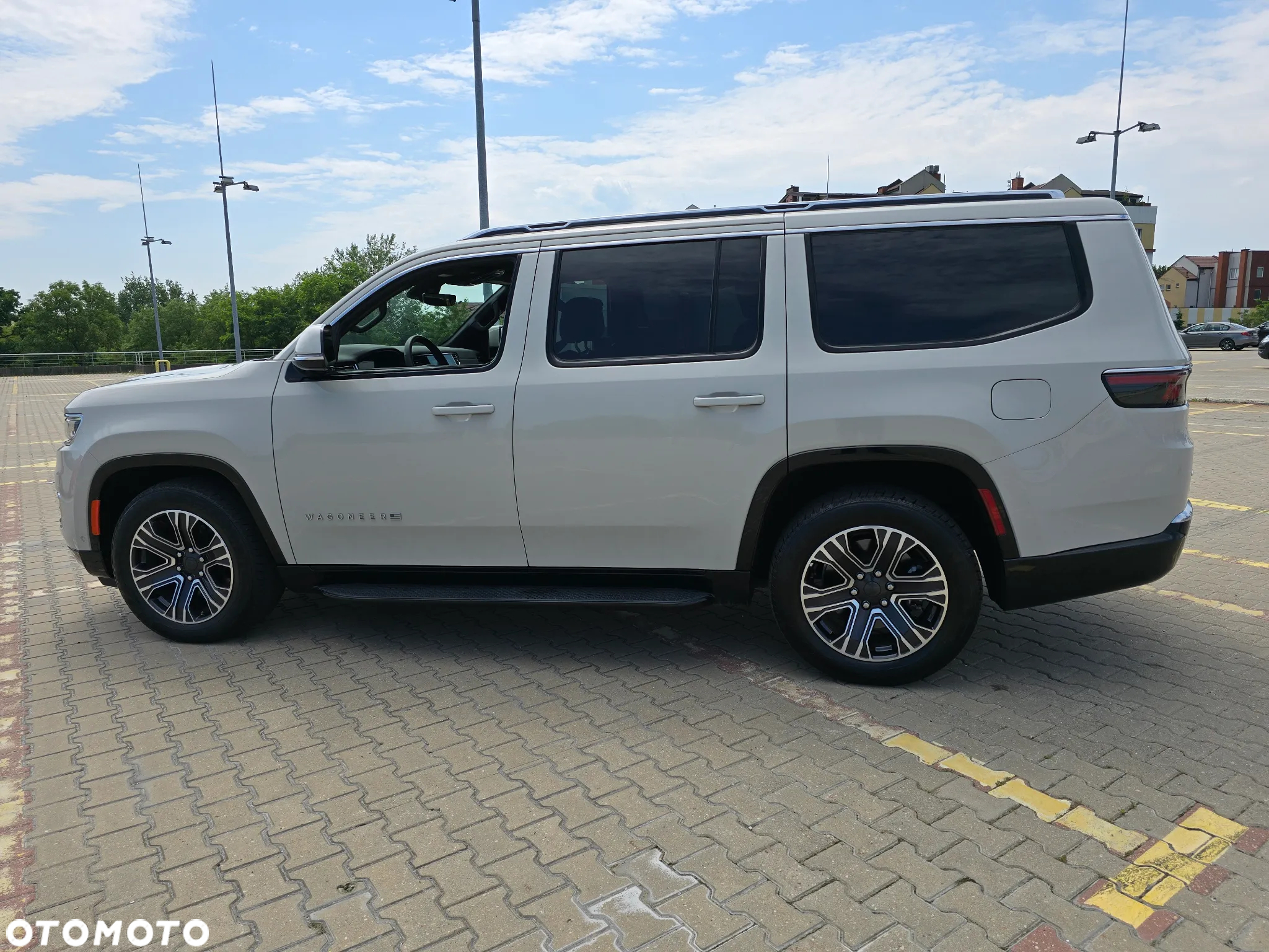Jeep Wagoneer - 11