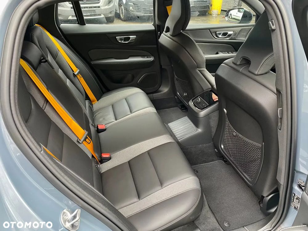 Volvo V60 T8 AWD Plug-In Hybrid Polestar Engineered R-Design - 8