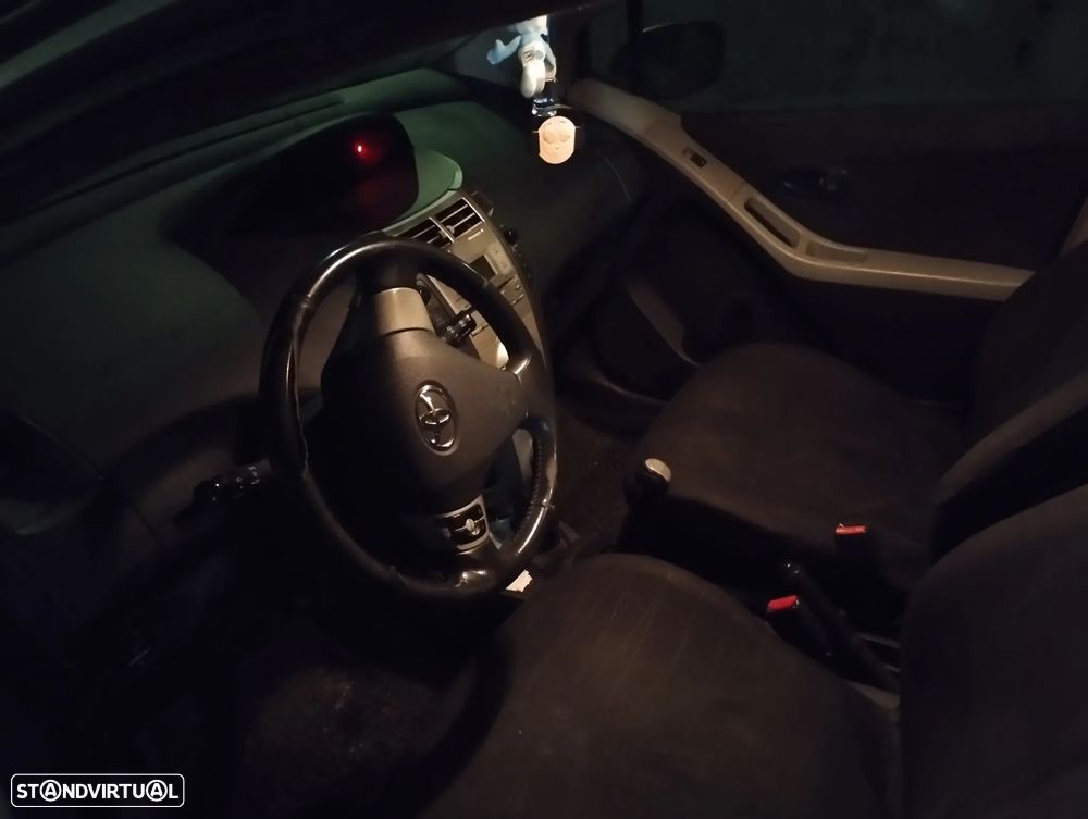 Toyota Yaris 1.0 VVT-i - 3