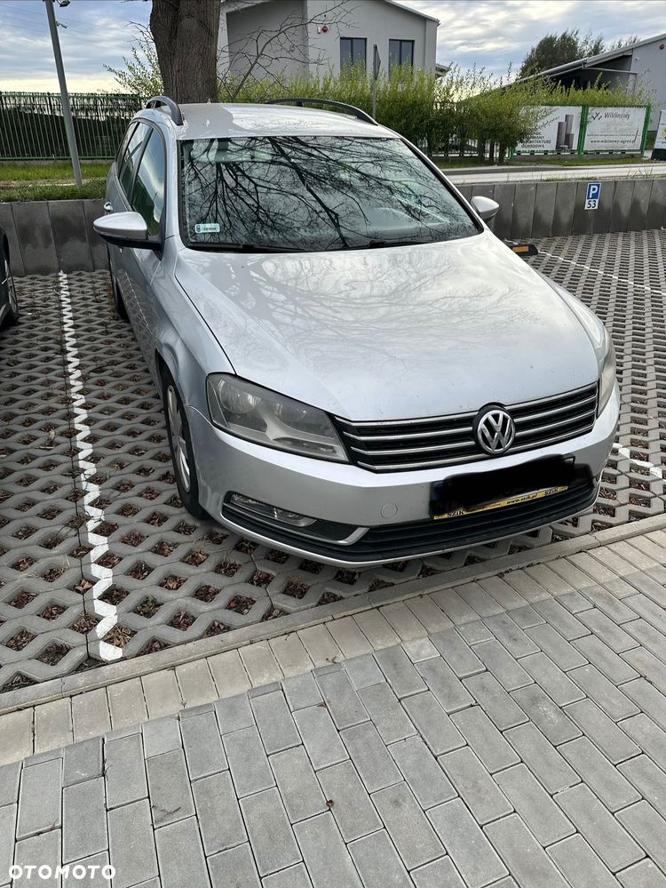 Volkswagen Passat - 1
