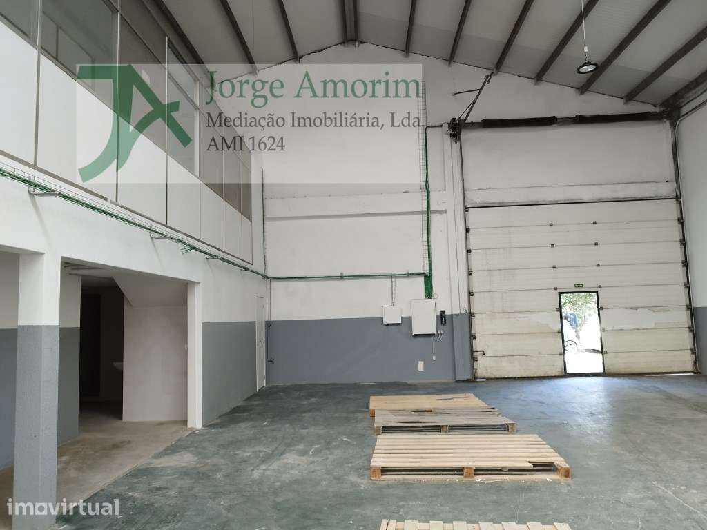 Armazém amplo com 800 m² de área coberta. Z.I. da Santa Rita, Ermes... - Grande imagem: 3/12