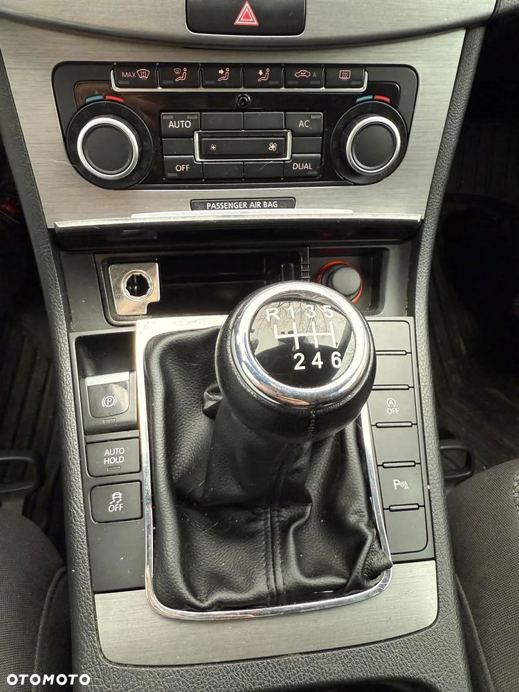 Volkswagen Passat - 15