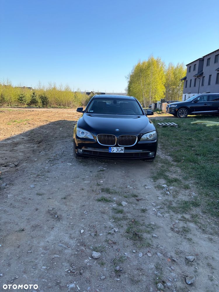 BMW Seria 7 740i - 1