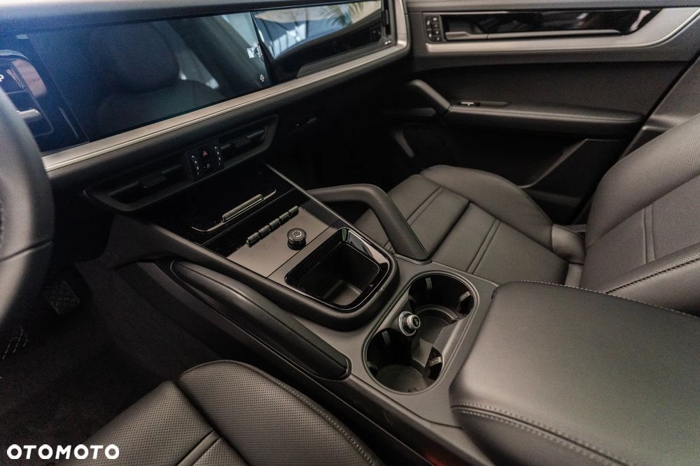 Porsche Cayenne E-Hybrid PHEV Black Edition - 18