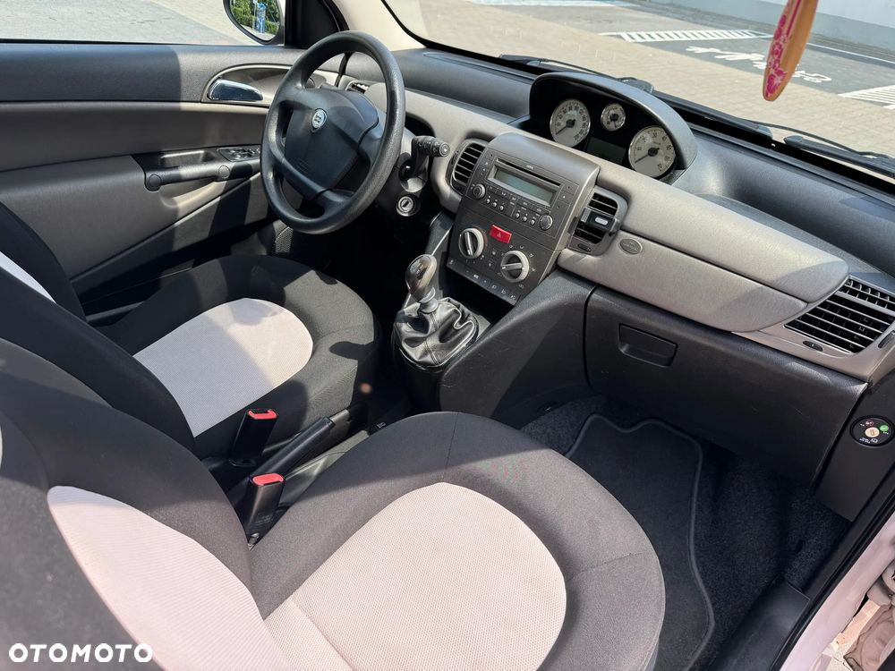 Lancia Ypsilon 1.2 16v Class - 15