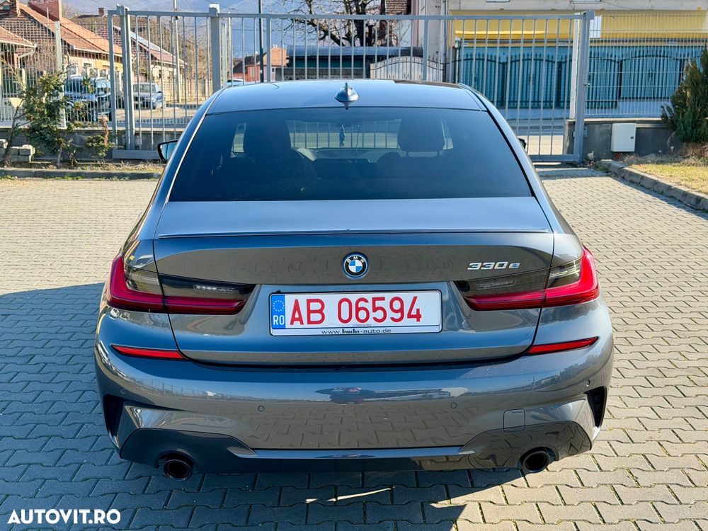 BMW Seria 3 330e Aut. M Sport - 26