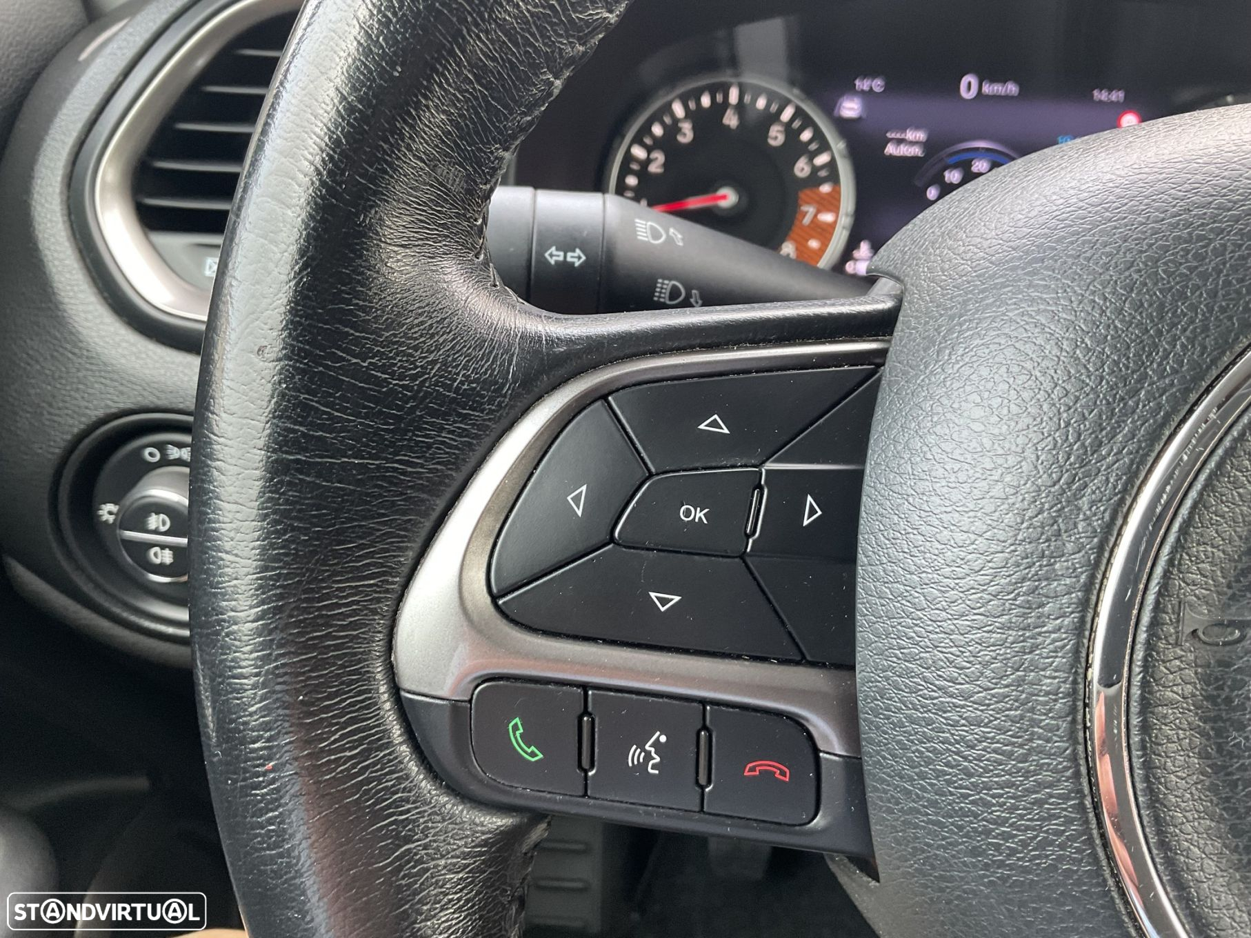 Jeep Renegade 1.0 T Limited - 29