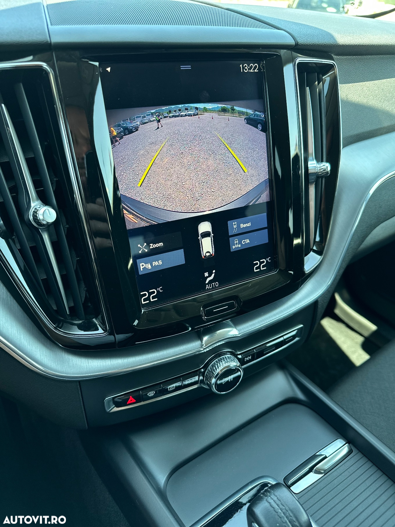 Volvo XC 60 B4 MHEV AT8 AWD Momentum - 13