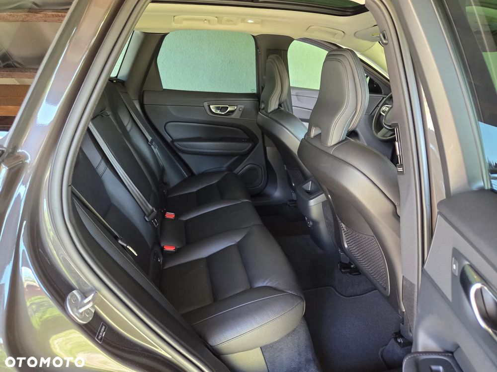 Volvo XC 60 B5 B AWD Plus Dark - 6