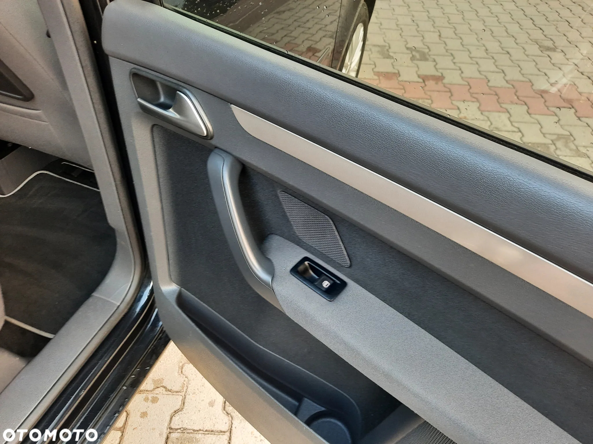 Volkswagen Touran 1.9 TDI Conceptline - 25
