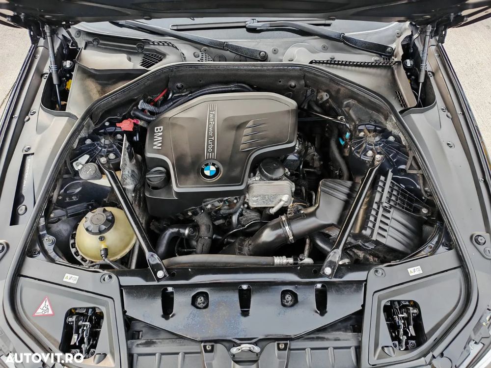 BMW Seria 5 520i Sport-Aut. - 8