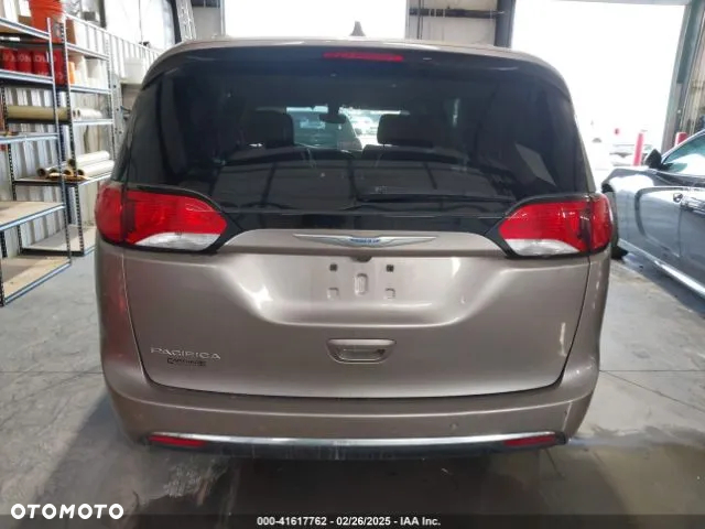 Chrysler Pacifica - 8